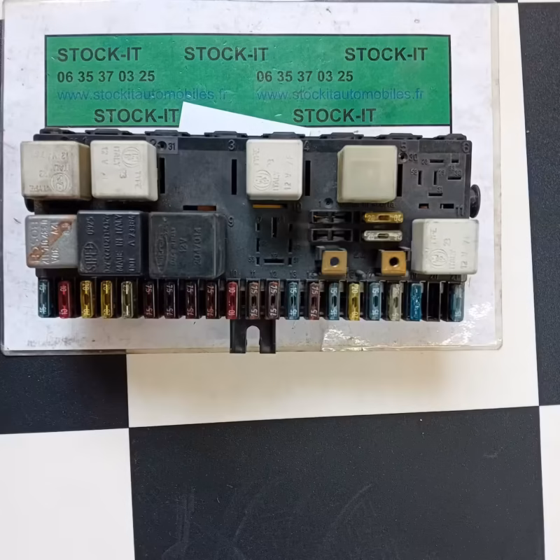 161004003001 Boîte d'unité de commande de fusibles d'origine Alfa Romeo 75