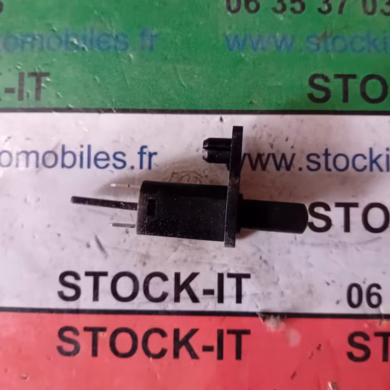 INTERRUPTEUR D'ÉCLAIRAGE DE COFFRE ALFA ROMÉO 164