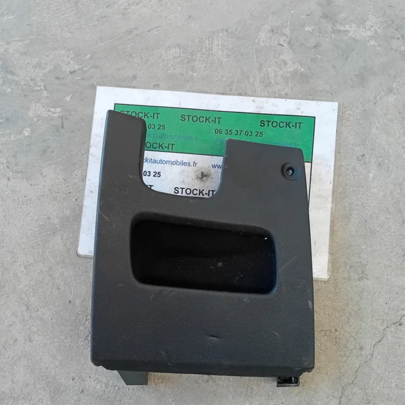 Cache fusibles Alfa Roméo159
