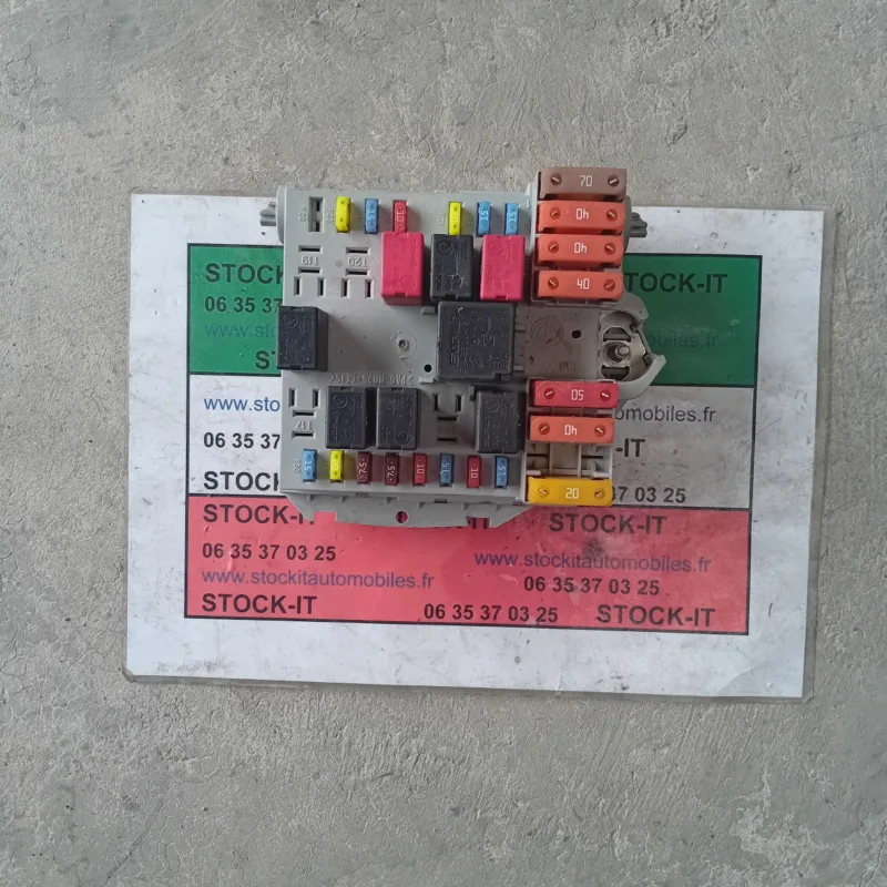 60689045 Alfa Roméo 159 Module de fusibles
