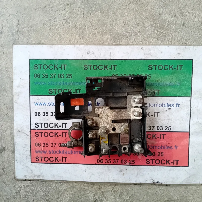 Boite à fusibles sur batterie ALFA ROMÉO 159 A878