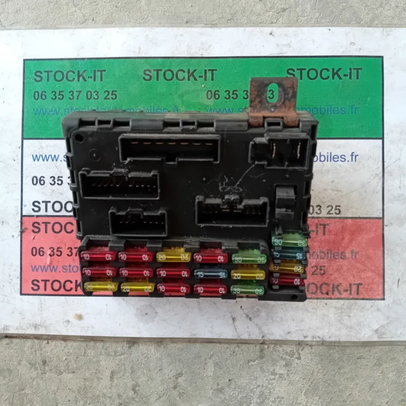 46447809A223 Alfa Roméo 156 Module de fusibles