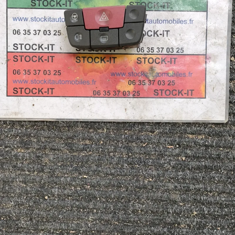 Bouton de warning FIAT PANDA 2 735357113