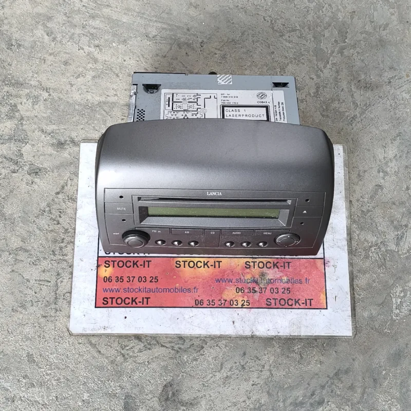 Auto radio LANCIA YPSILON 7646318316 + Façade