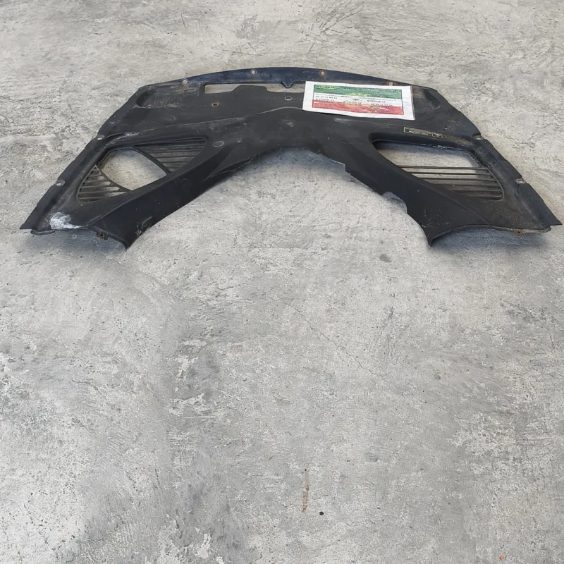 Maserati Quattroporte Panneau de protection avant du moteur 067065000
