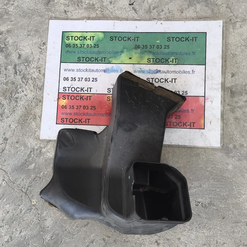Maserati Quattroporte - Conduit d'air avant gauche n° 66525200