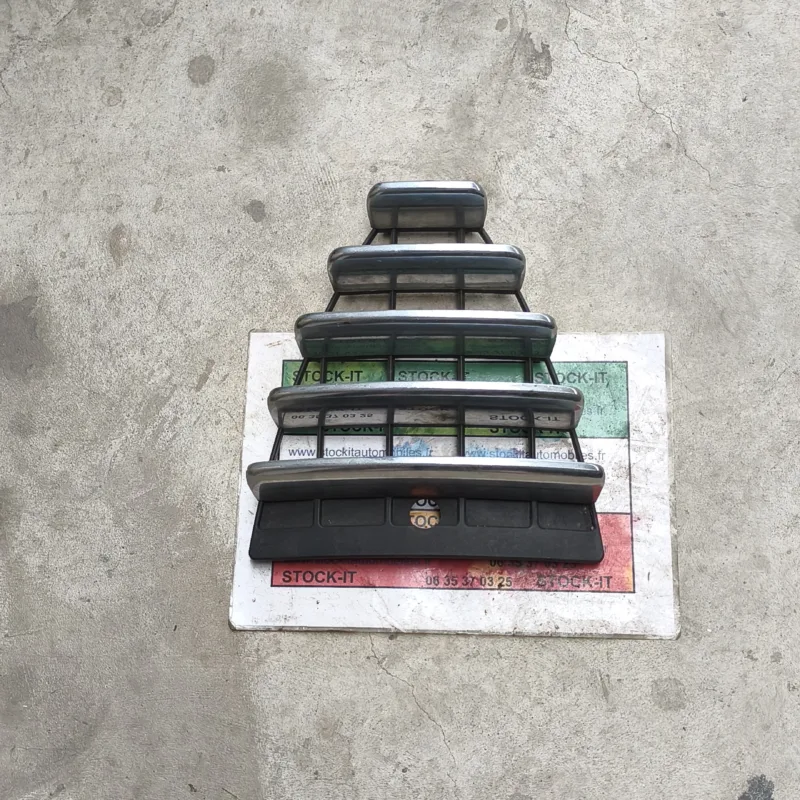 Grille centrale de pare-chocs avant Alfa Roméo 147  LS383060