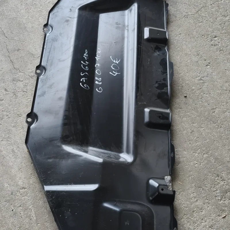 Maserati Quattroporte Plaque de protection de réservoir de carburant 68807100