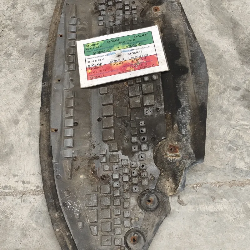 67279200 Maserati Quattroporte cache sous moteur