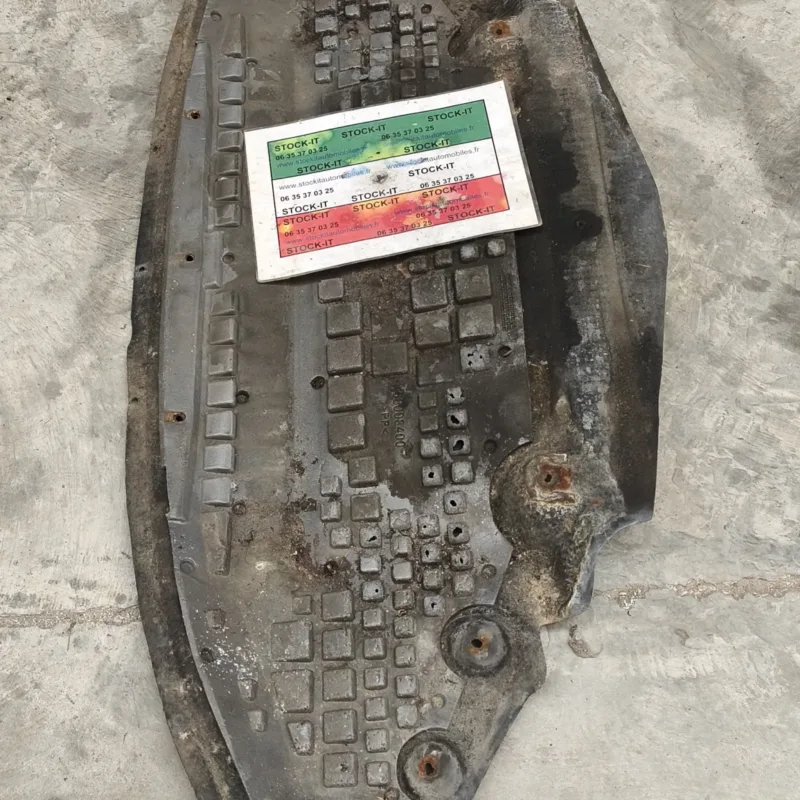 67279200 Maserati Quattroporte cache sous moteur