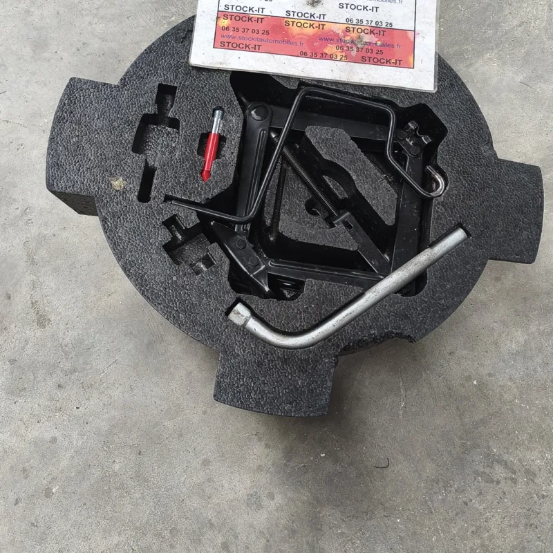 Kit d'outils dans la roue de secours ALFA ROMÉO