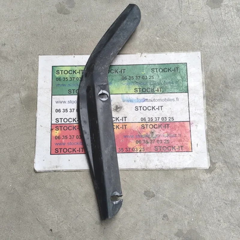 Maserati Quattroporte   Support de phare gauche 67723200