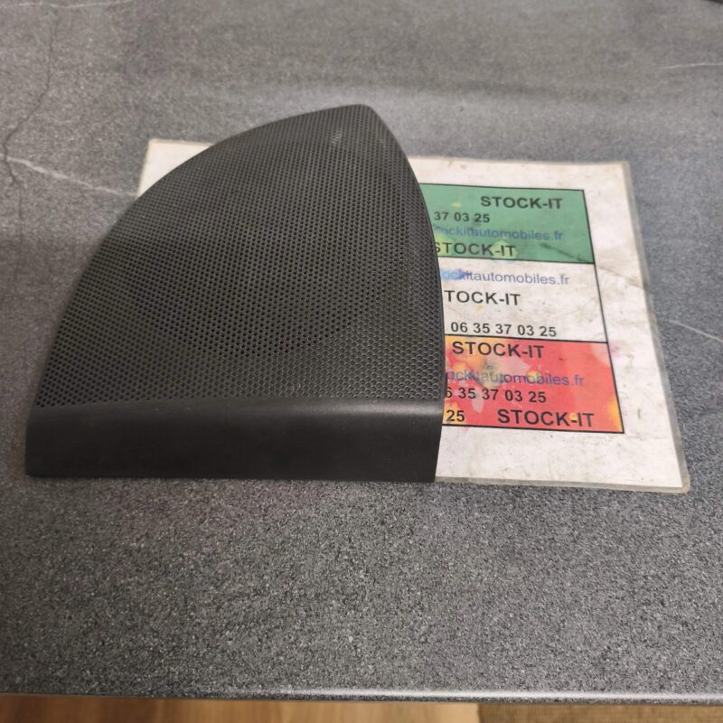735247972 Grille de haut parleur FIAT
