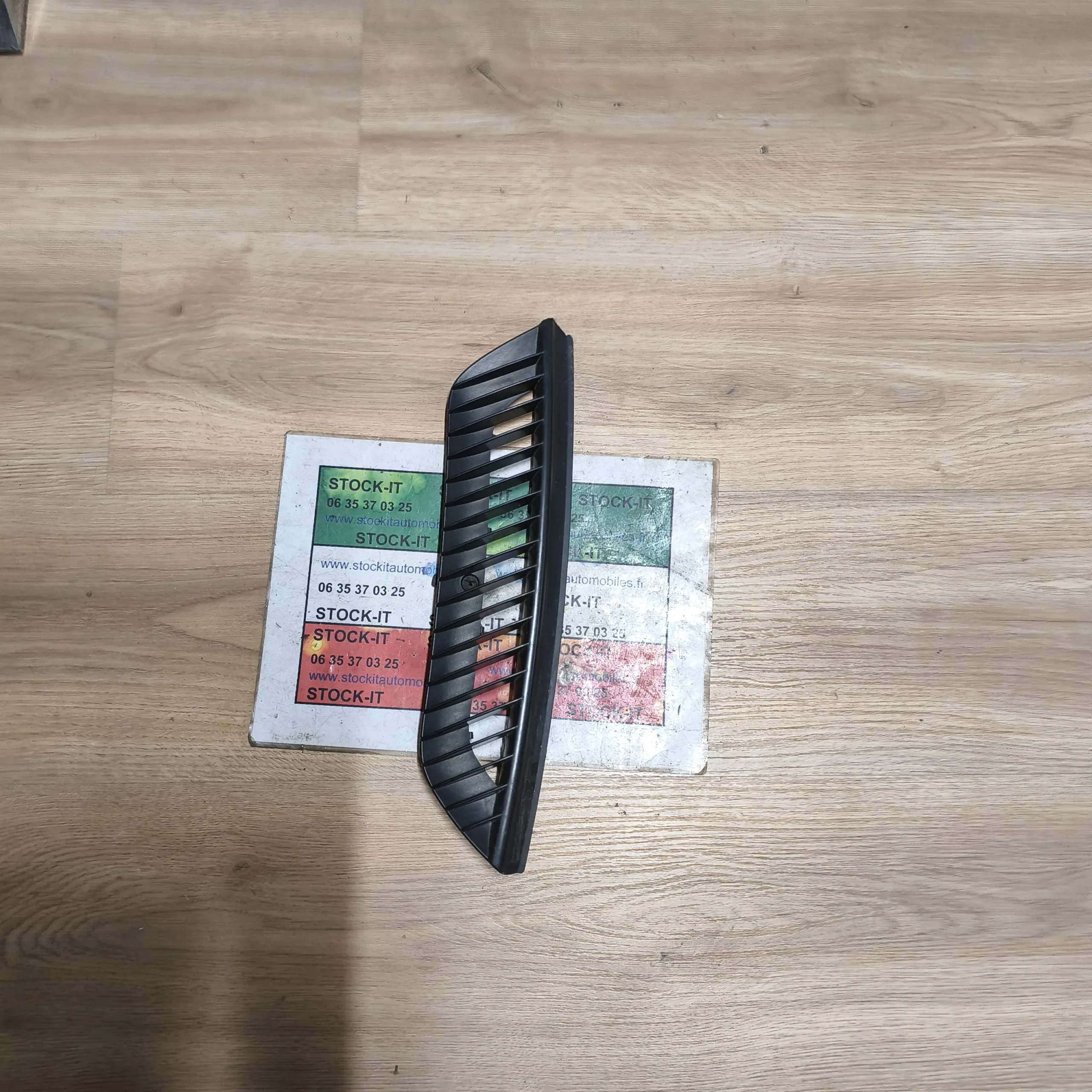 000 1694 Grille sous -fendre Droit